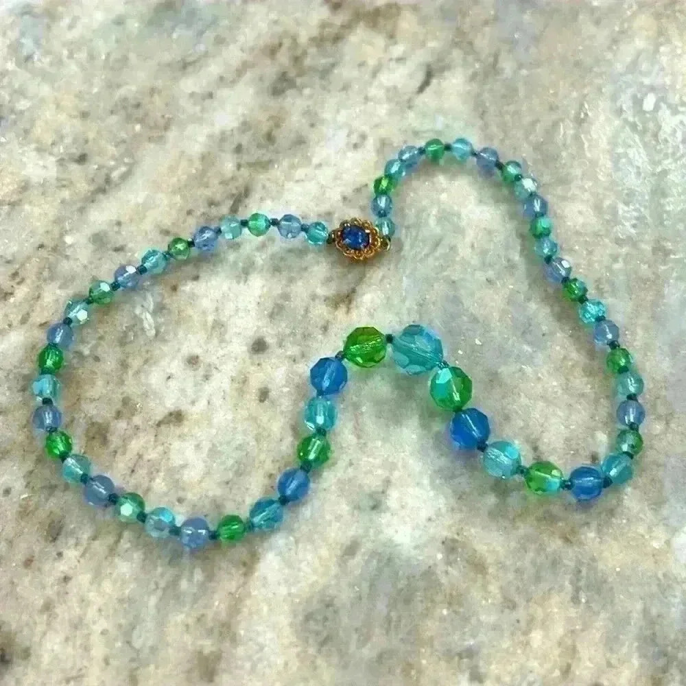 Vintage beaded necklace Blue & Green with a beautiful jeweled closure. - Picture 1 of 6